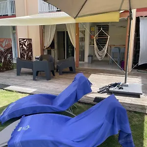 Appartement Bord De Et Piscine, Folle Anse